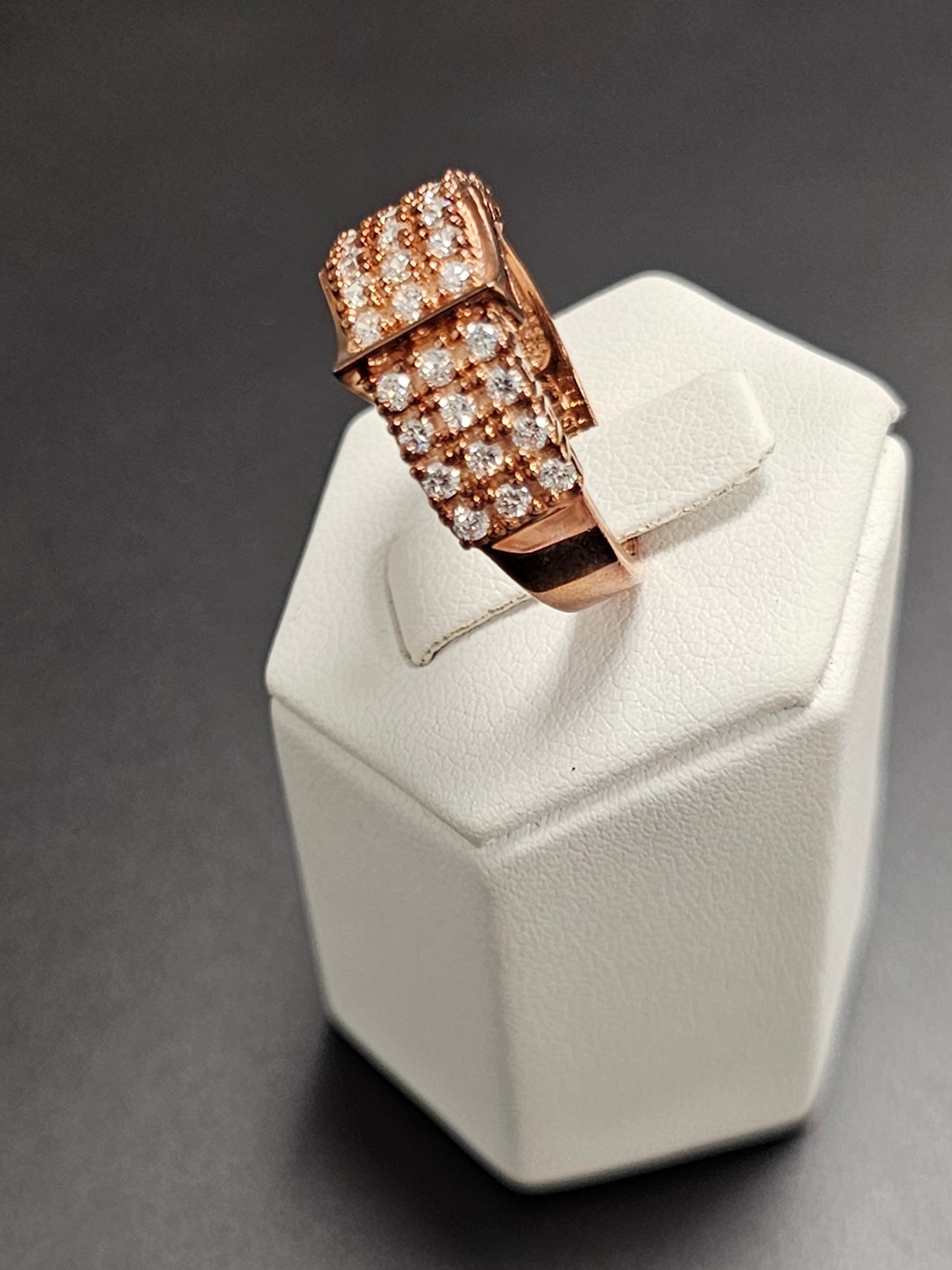 Schöner Ring aus 925er Silber roségoldfarben und transparenten Steinen besetzt