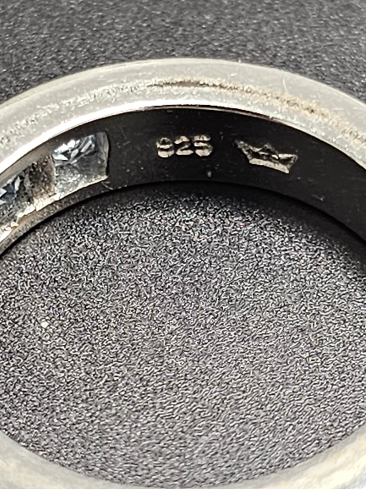 Schöner Ring aus 925er Silber mit hellblauen Steinen besetzt