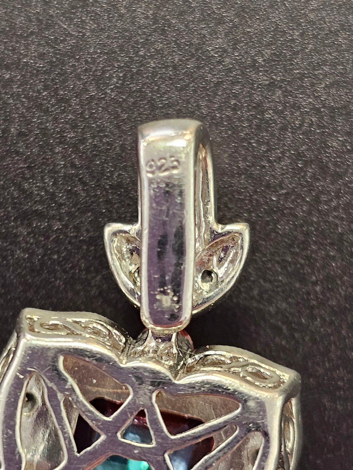 Schöner Anhänger Silber 925 mit einem eingefassten Mystic Fire Topas