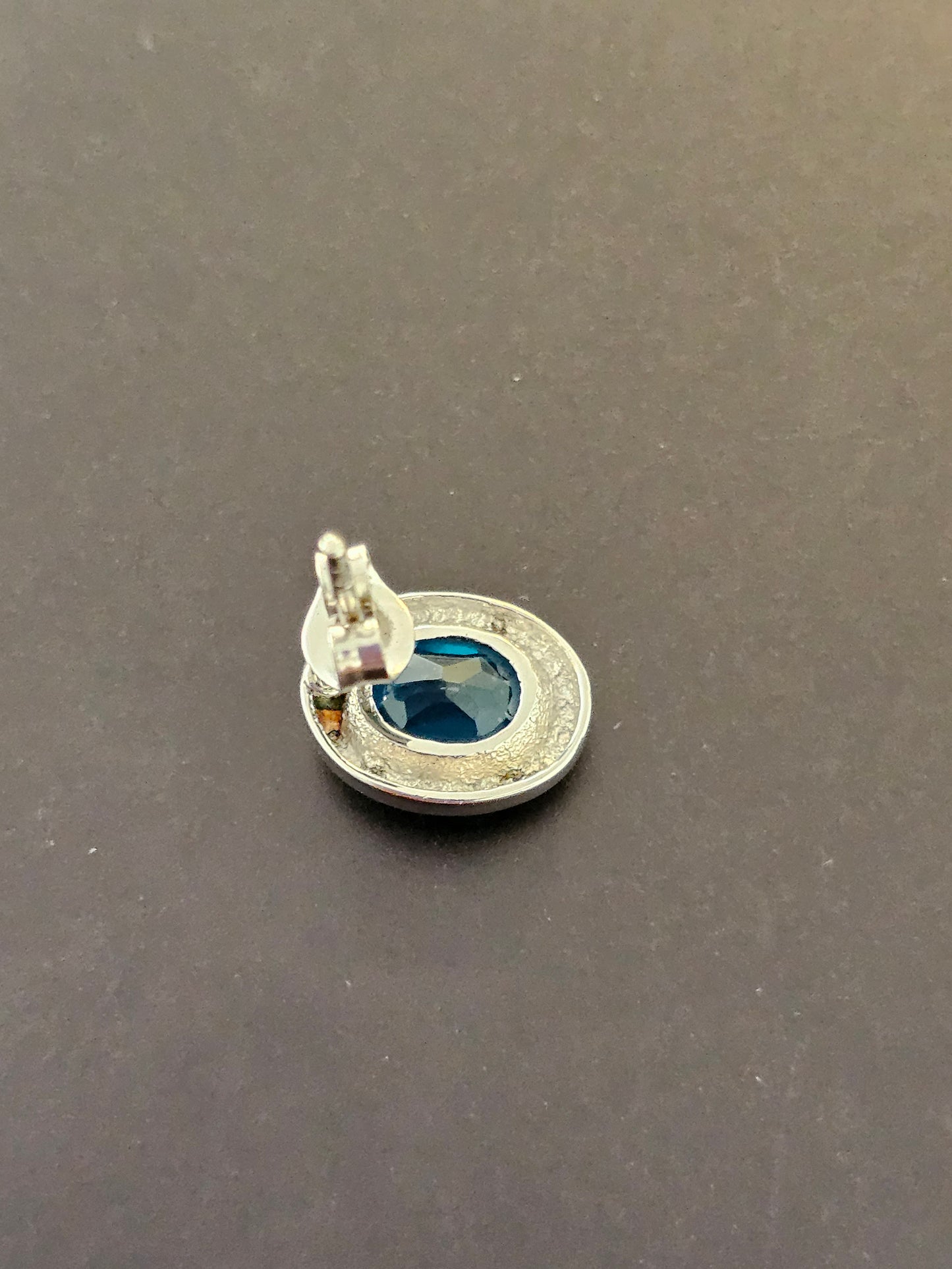 Schöne Ohrstecker aus 925er Silber mit Blautopas