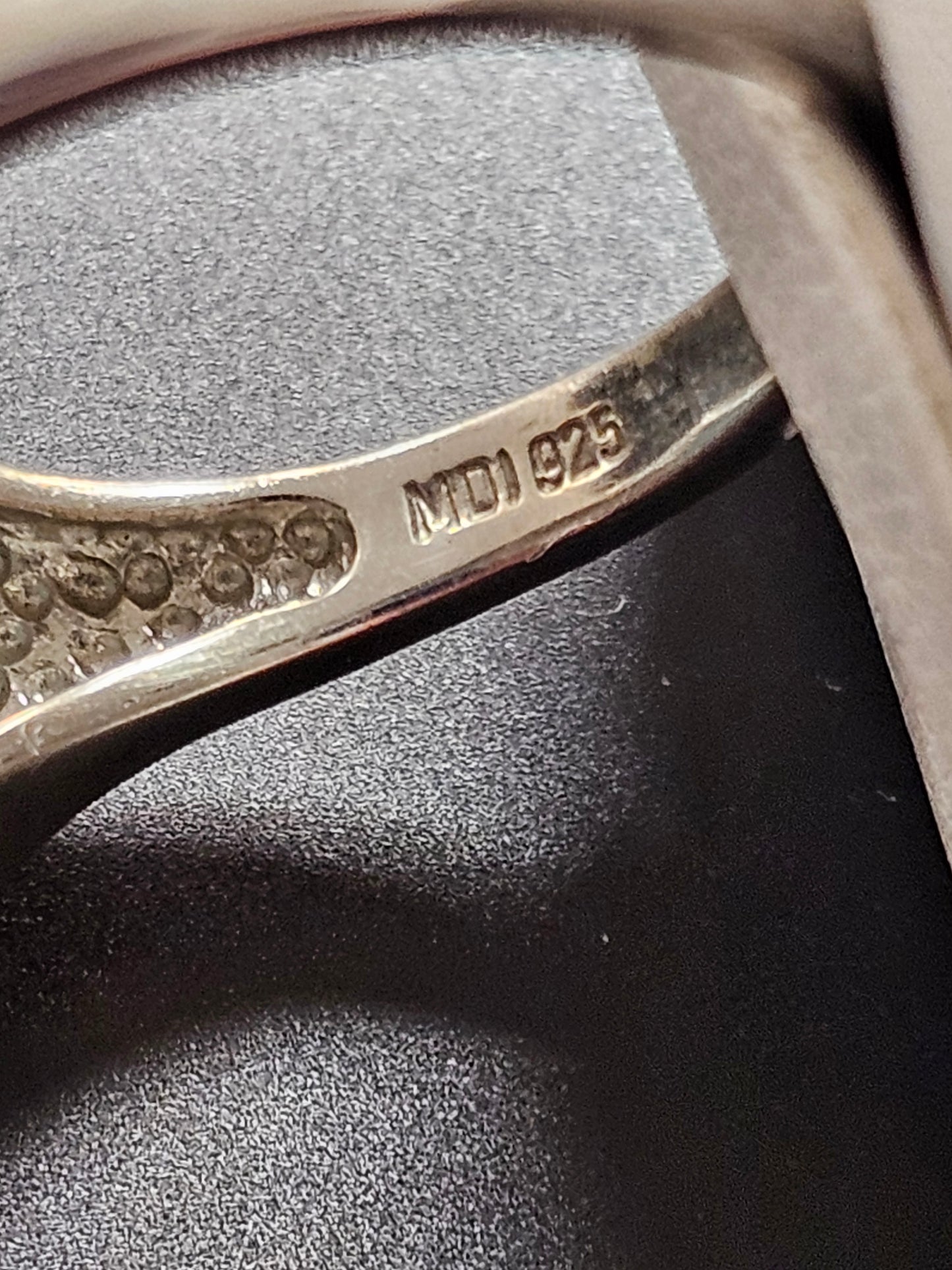 Sehr schöner Ring aus 925er Silber mit aquablauem Stein besetzt
