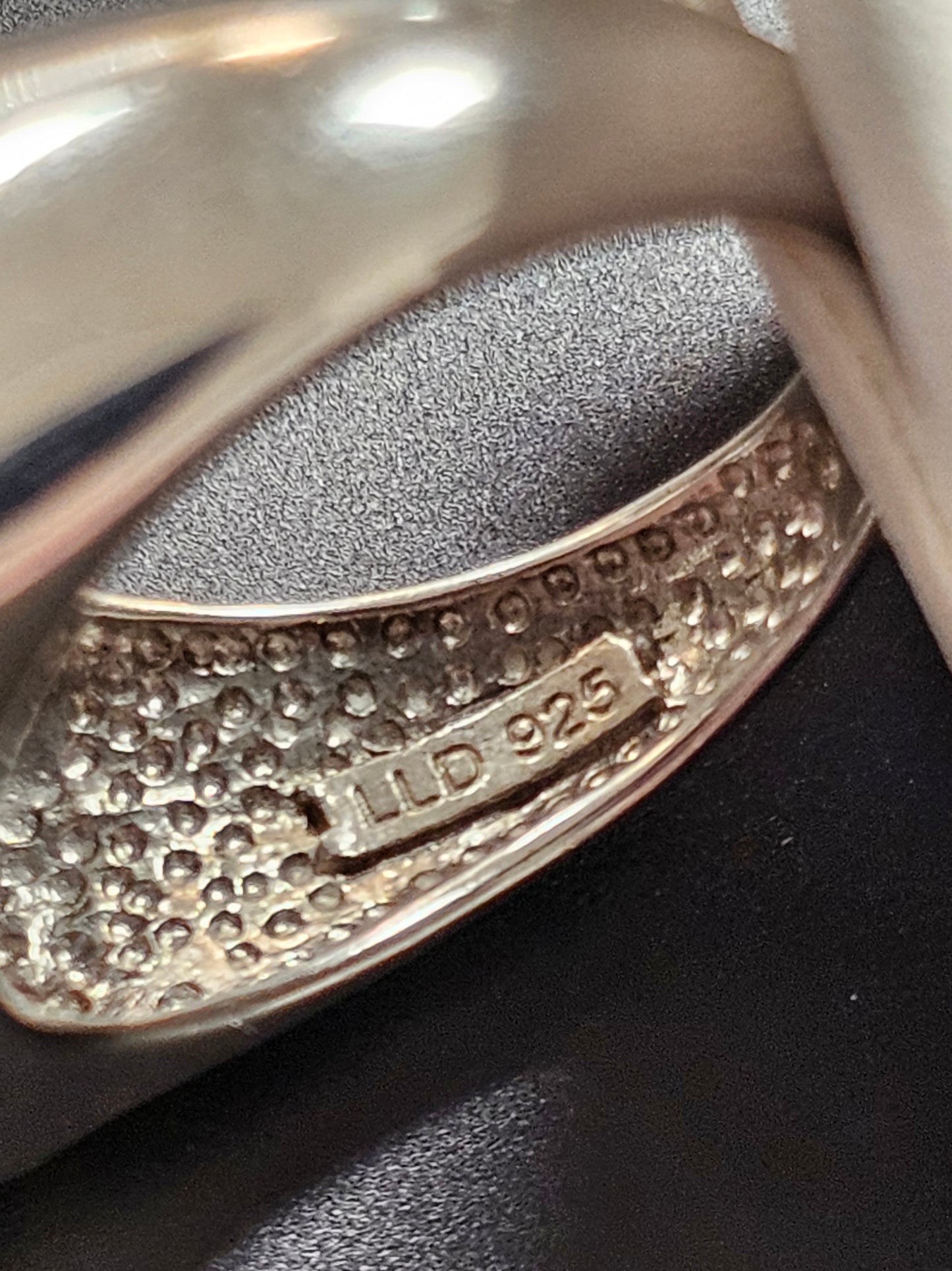 Sehr schöner Ring aus 925er Silber mit zartrosa Stein besetzt