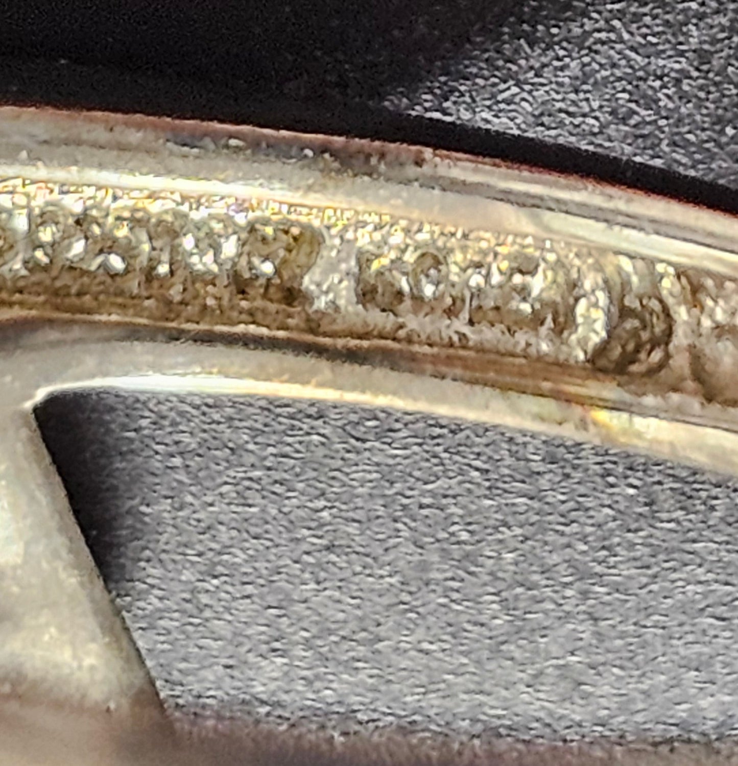 Ring aus 925er Silber mit einem transparenten als Diamant geschliffenen Glasstein besetzt