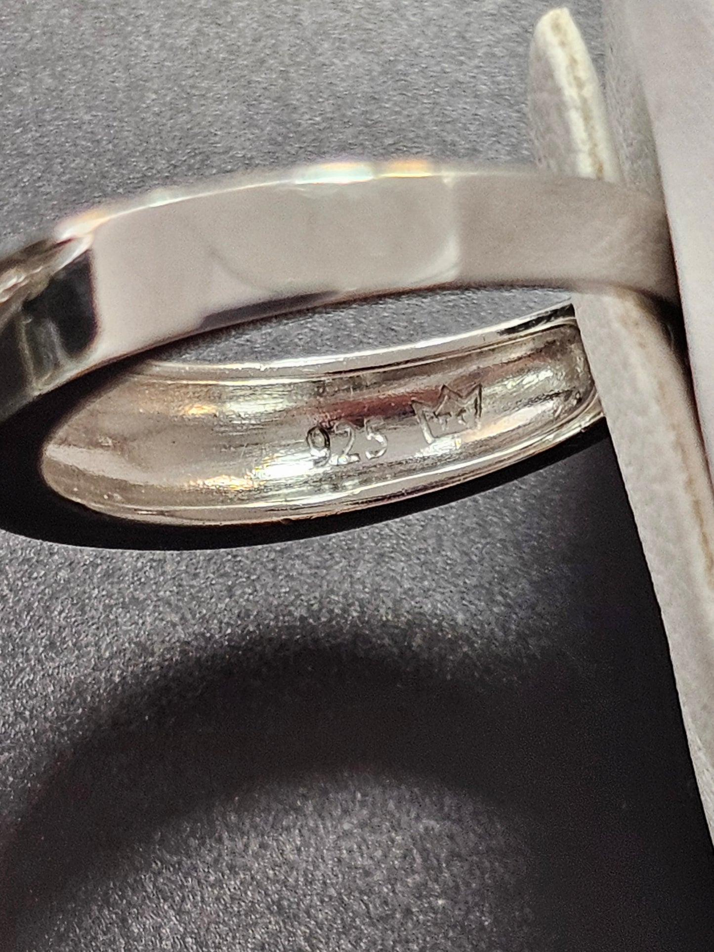 Ring aus 925er Silber mit teilweise diamantierter Oberfläche