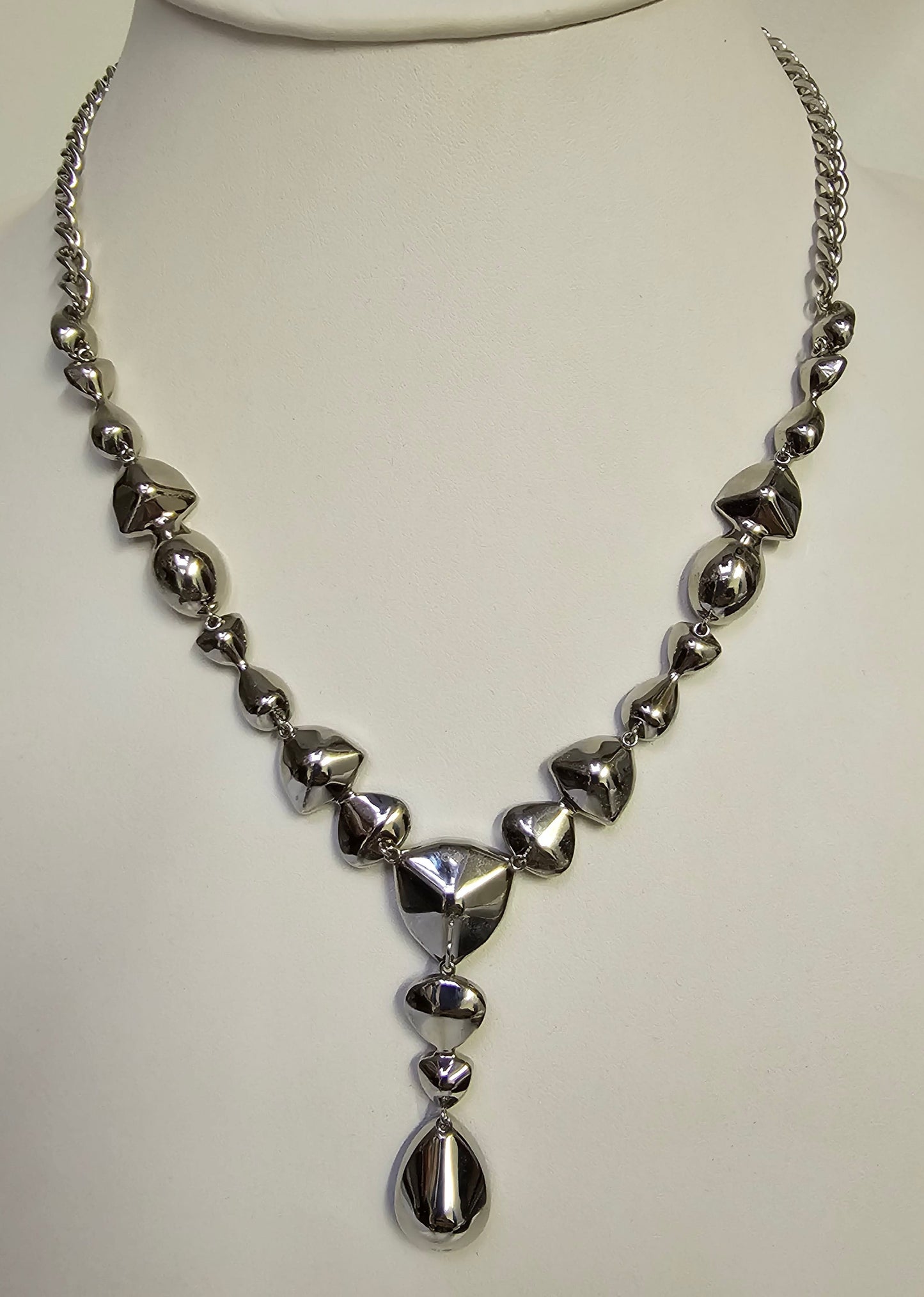 Swarovski Kette mit lila und glasklaren Swarovski Kristallen bestückt
