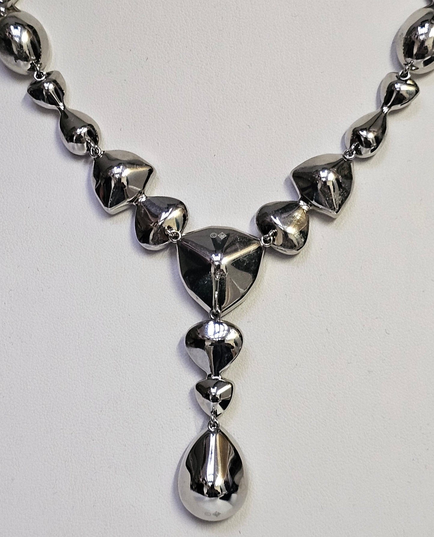 Swarovski Kette mit lila und glasklaren Swarovski Kristallen bestückt