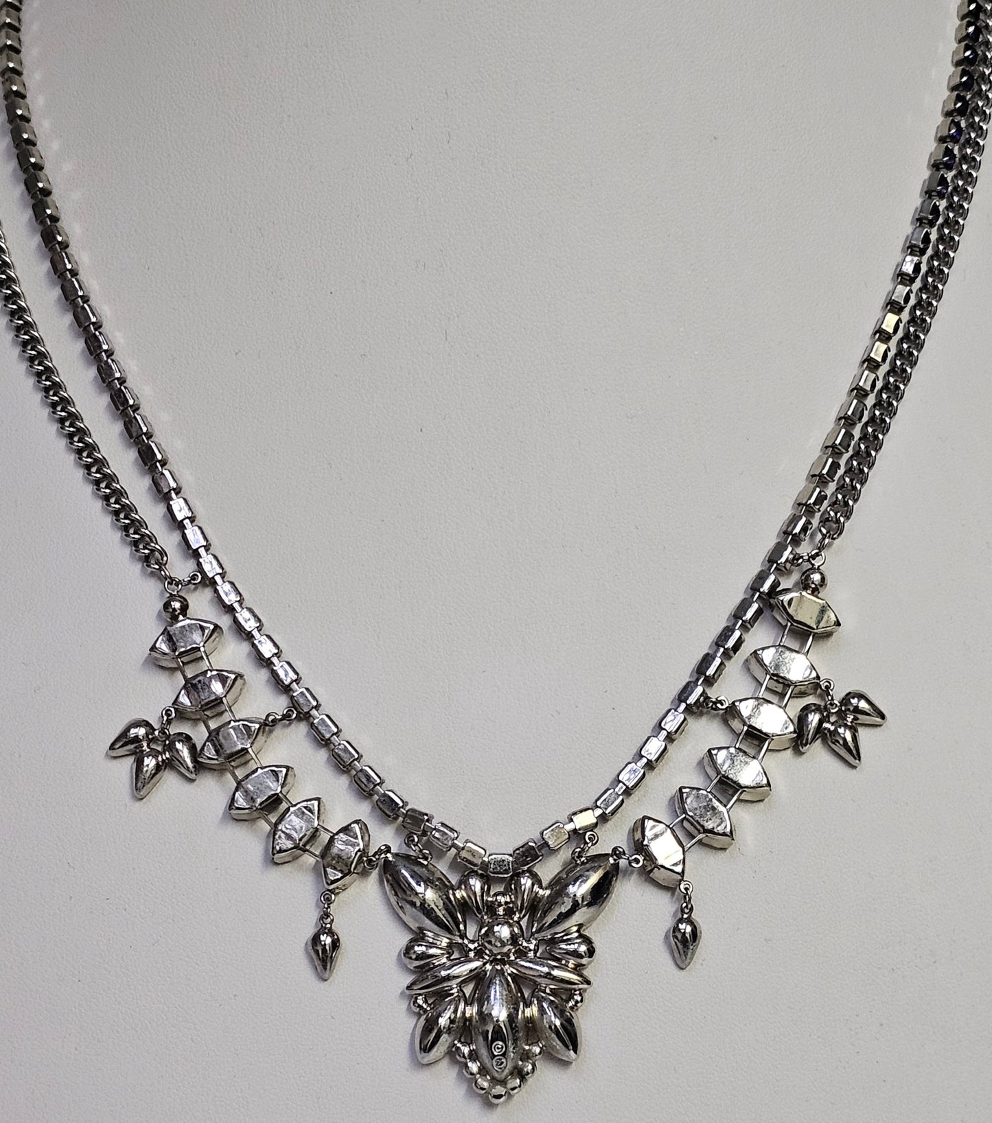 Swarovski Kette mit bunten Swarovski Kristallen in Schmetterlingsform bestückt