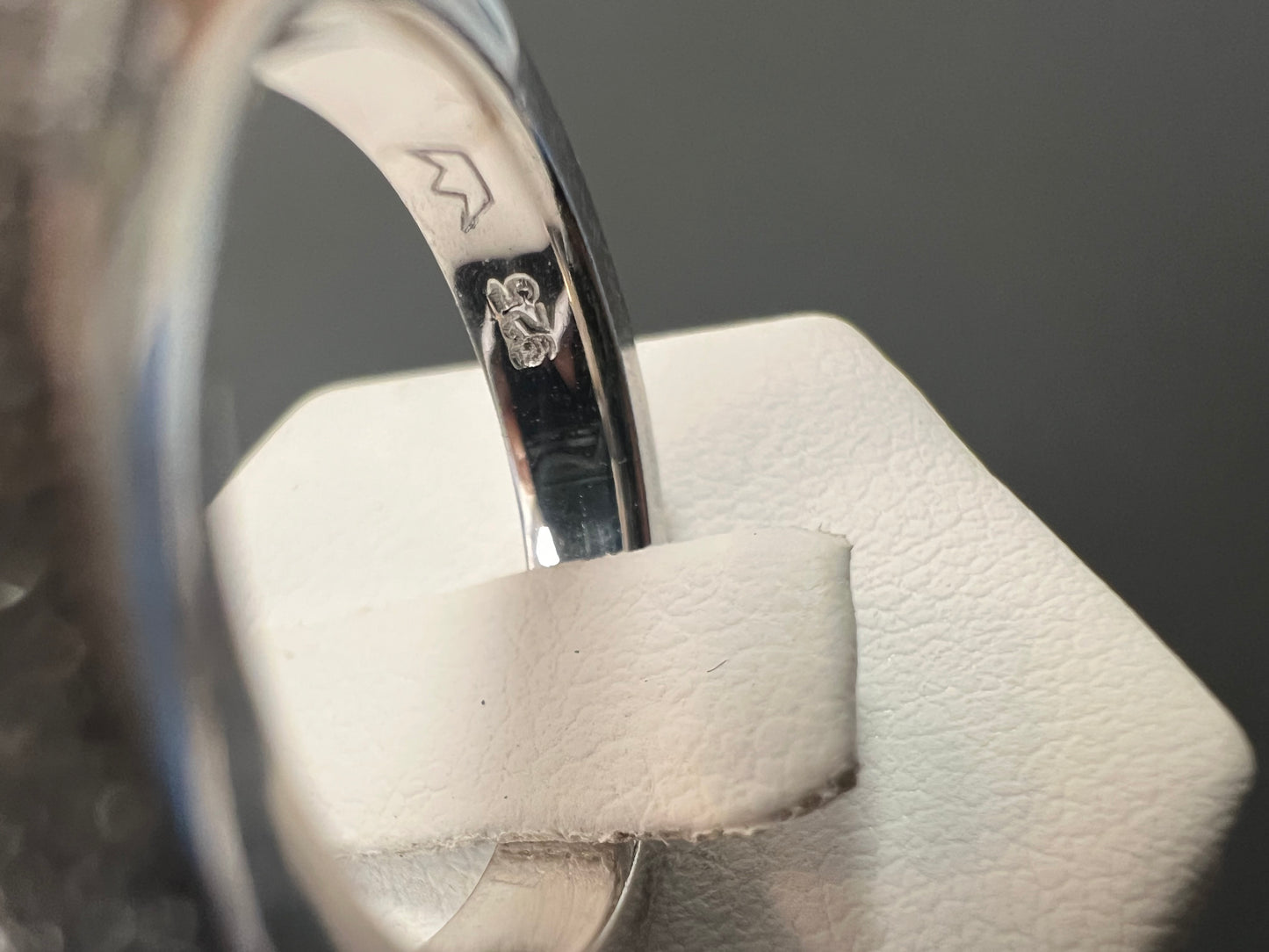 Ring aus 925er Silber mit diamantierter Oberfläche