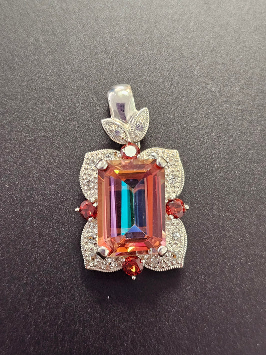 Schöner Anhänger Silber 925 mit einem eingefassten Mystic Fire Topas