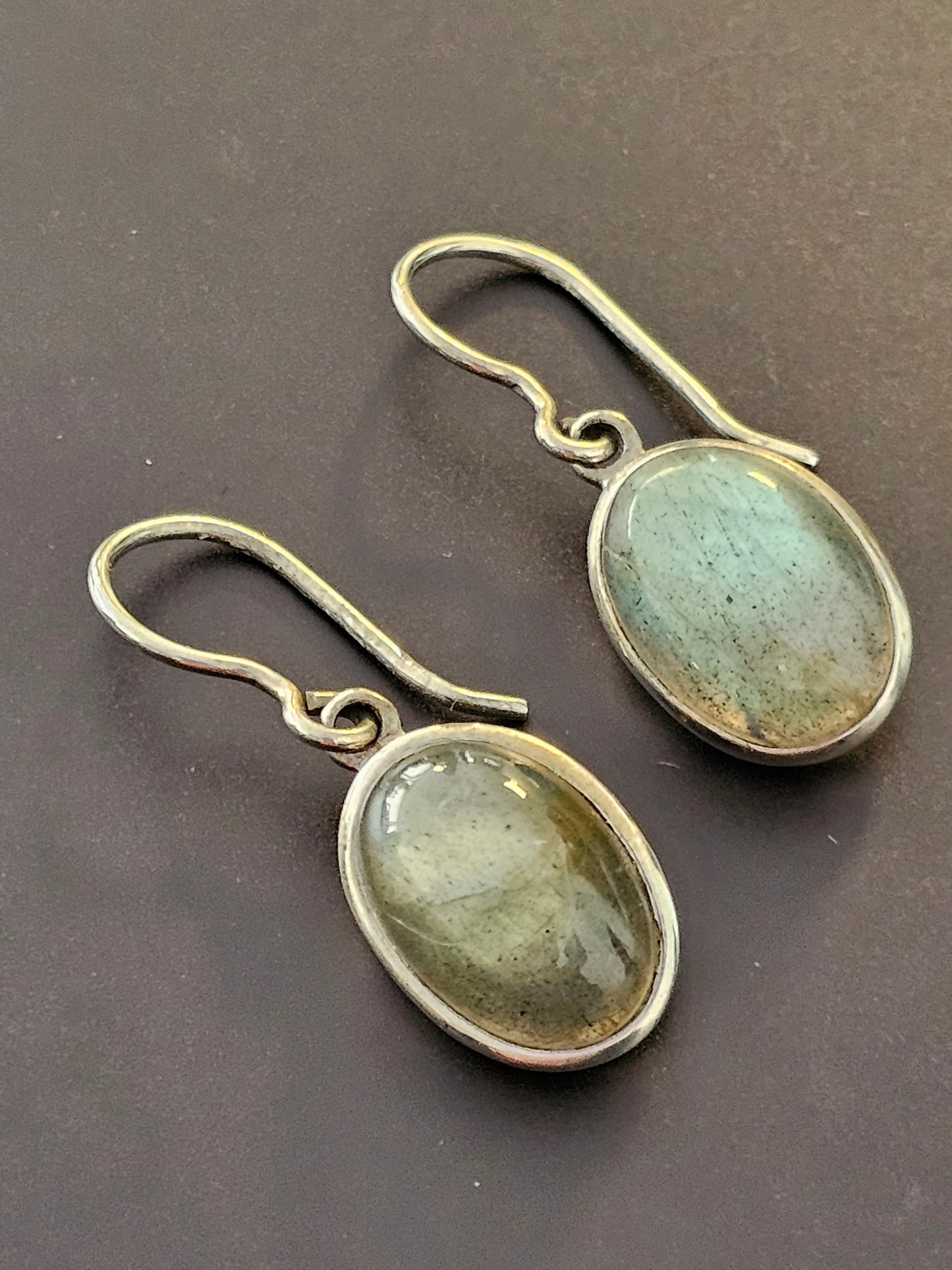 Schöne Ohrringe aus 925er Silber mit Labradorit Edelstein