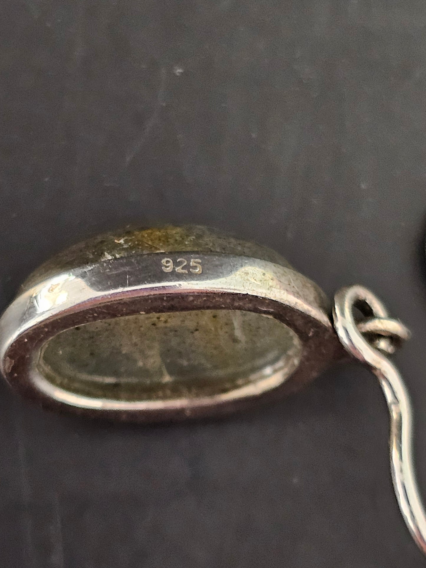 Schöne Ohrringe aus 925er Silber mit Labradorit Edelstein
