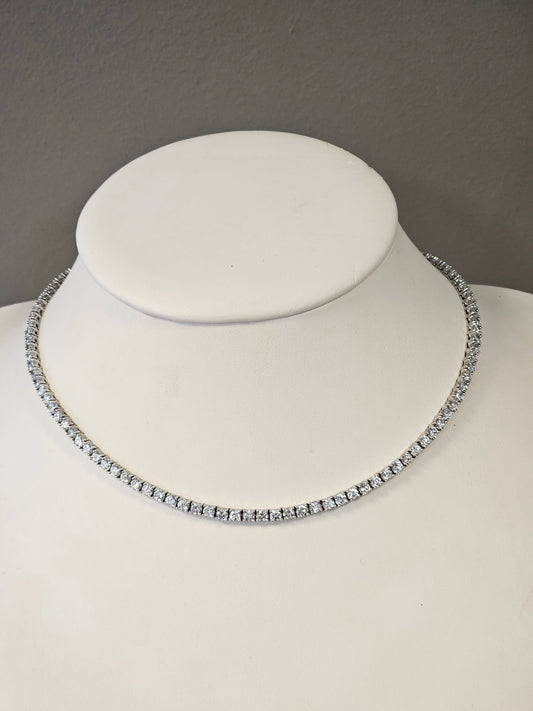 Schöne Halskette aus 925er Silber mit kleinen Zirkonia verziert
