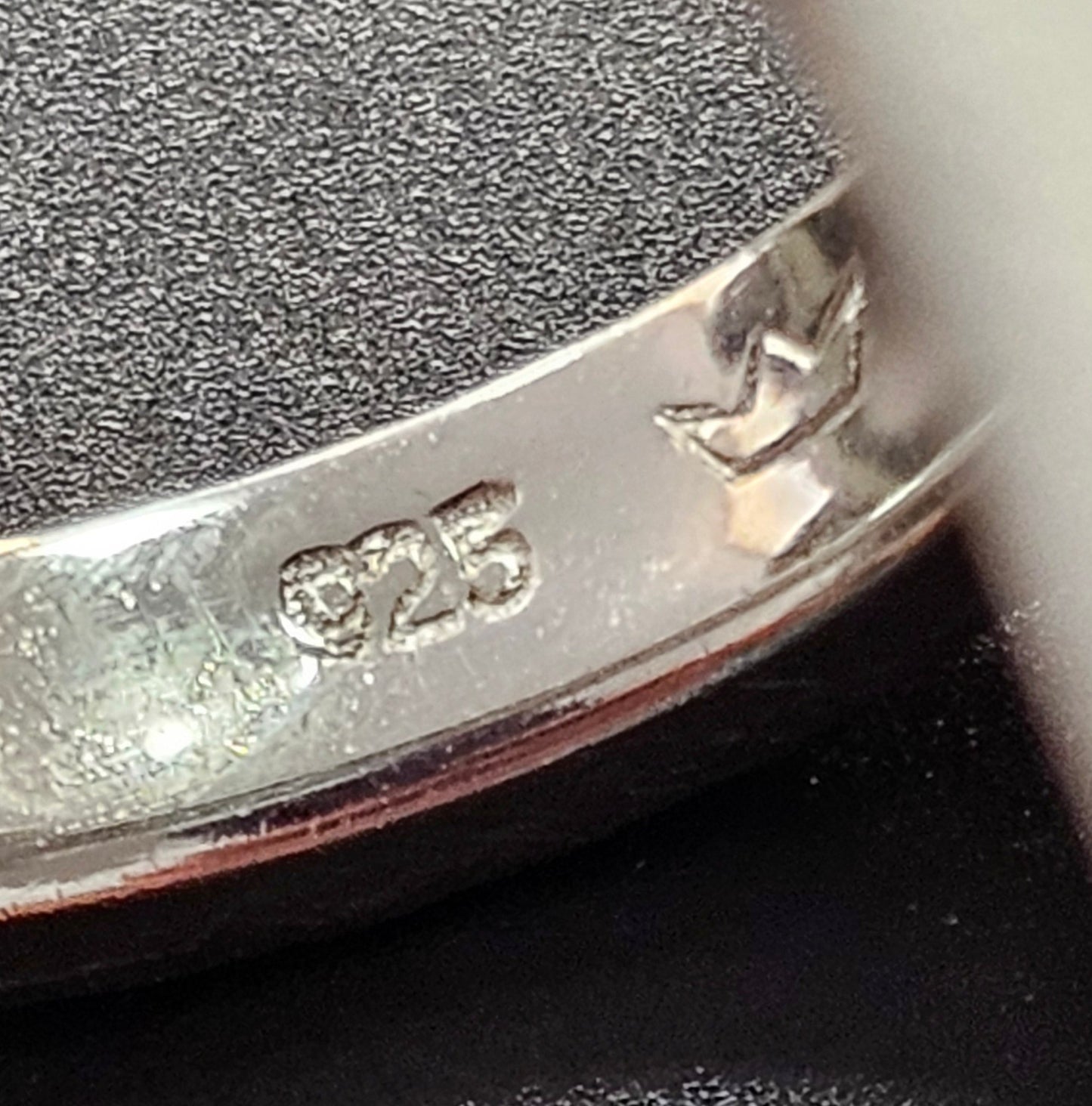 Ring aus 925er Silber mit diamantierter Oberfläche