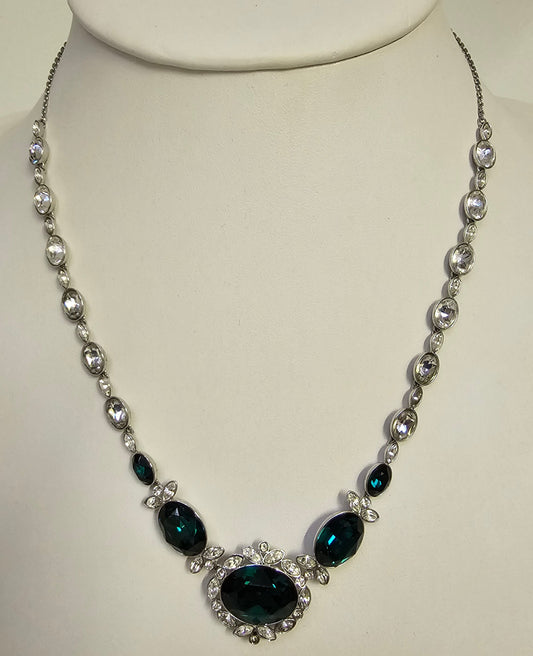 Swarovski Kette mit grünen und glasklaren Swarovski Kristallen bestückt