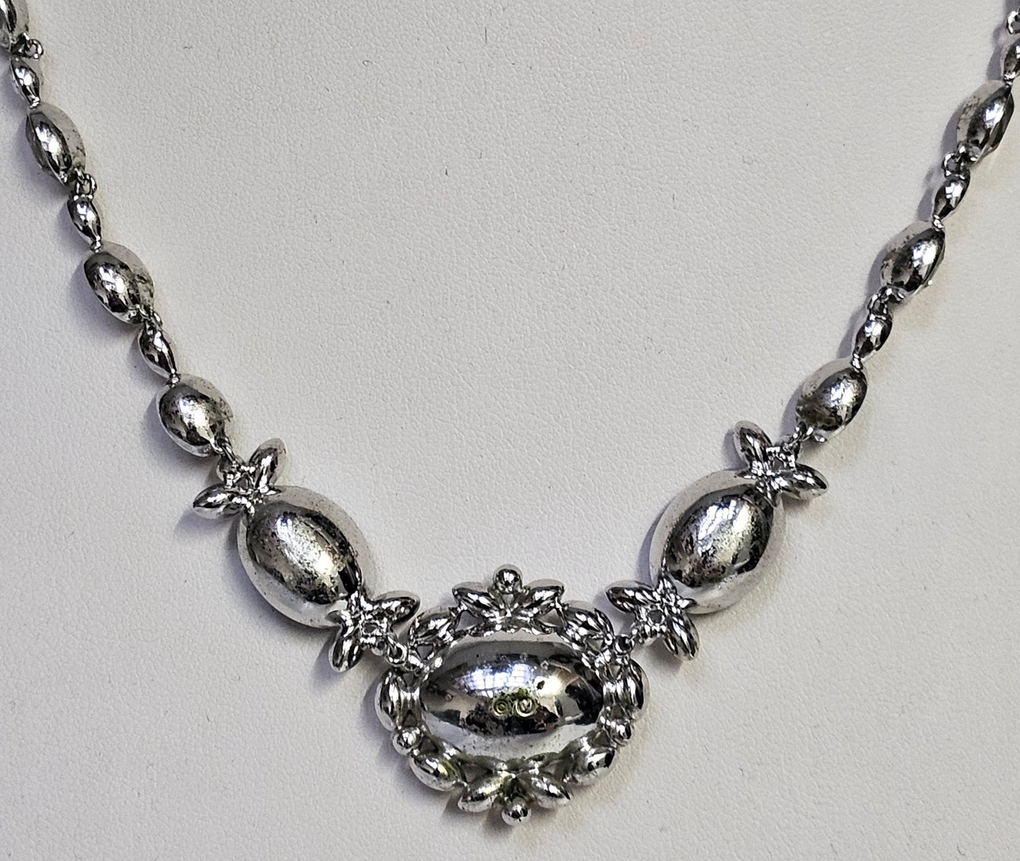 Swarovski Kette mit grünen und glasklaren Swarovski Kristallen bestückt