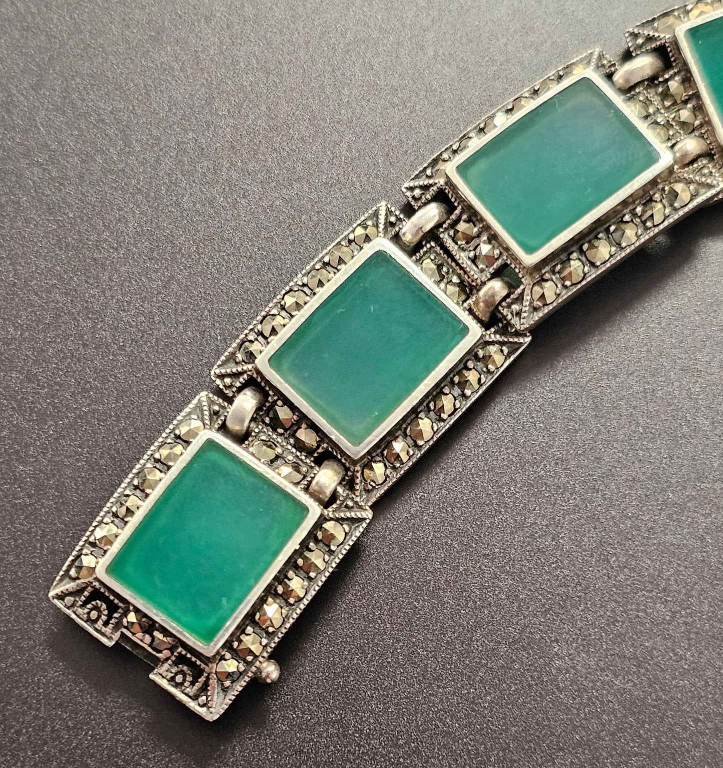 Schön gearbeitetes Art-Deco Achat-Armband mit Markasiten bestückt aus Sterlingsilber