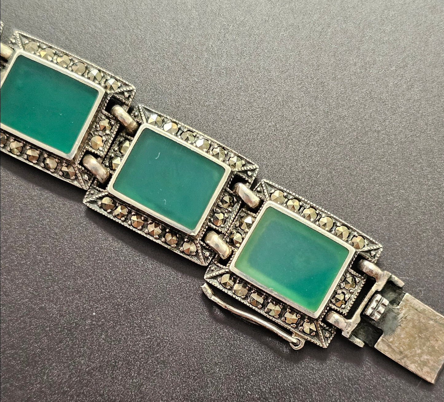 Schön gearbeitetes Art-Deco Achat-Armband mit Markasiten bestückt aus Sterlingsilber