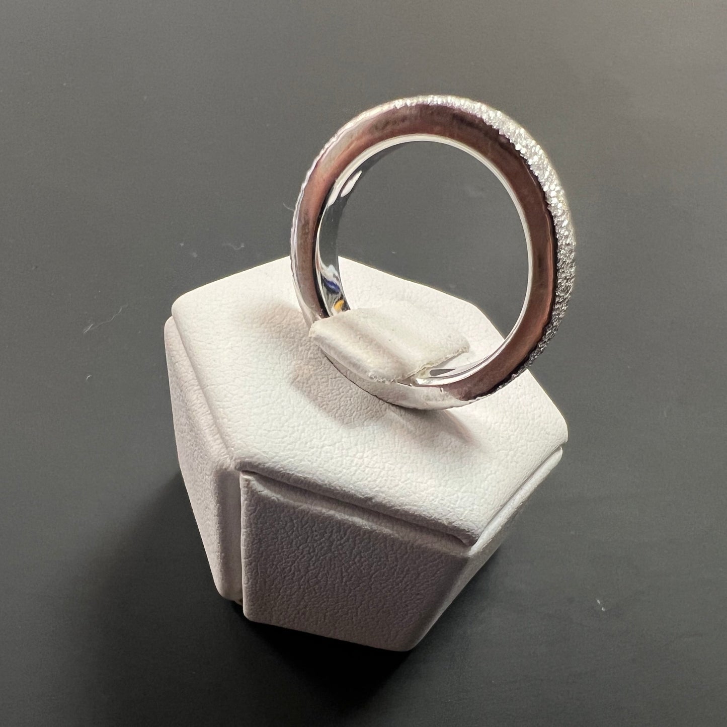 Ring aus 925er Silber mit diamantierter Oberfläche