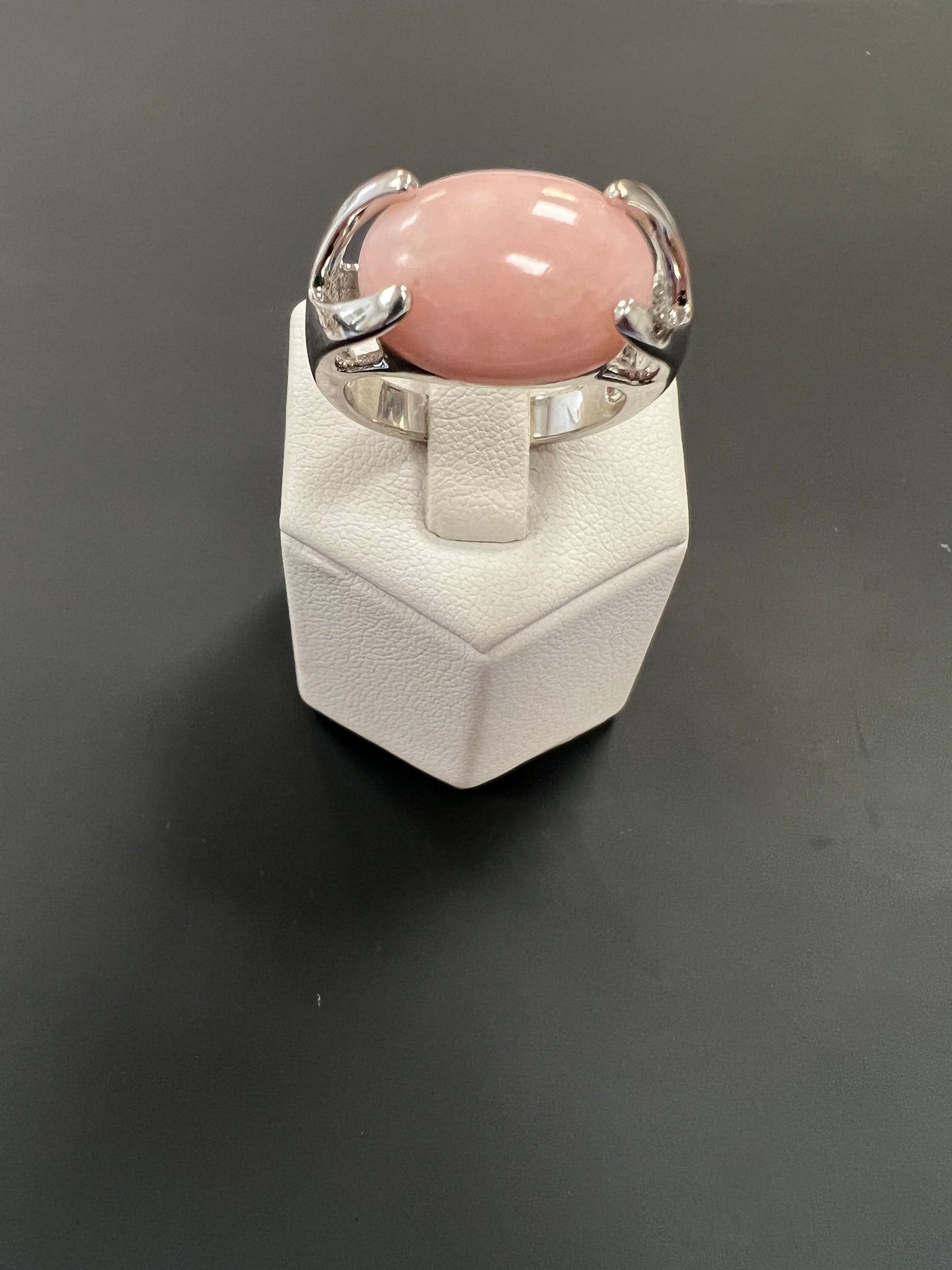 Sehr schöner Ring aus 925er Silber mit ovalem rosa Stein eingefasst