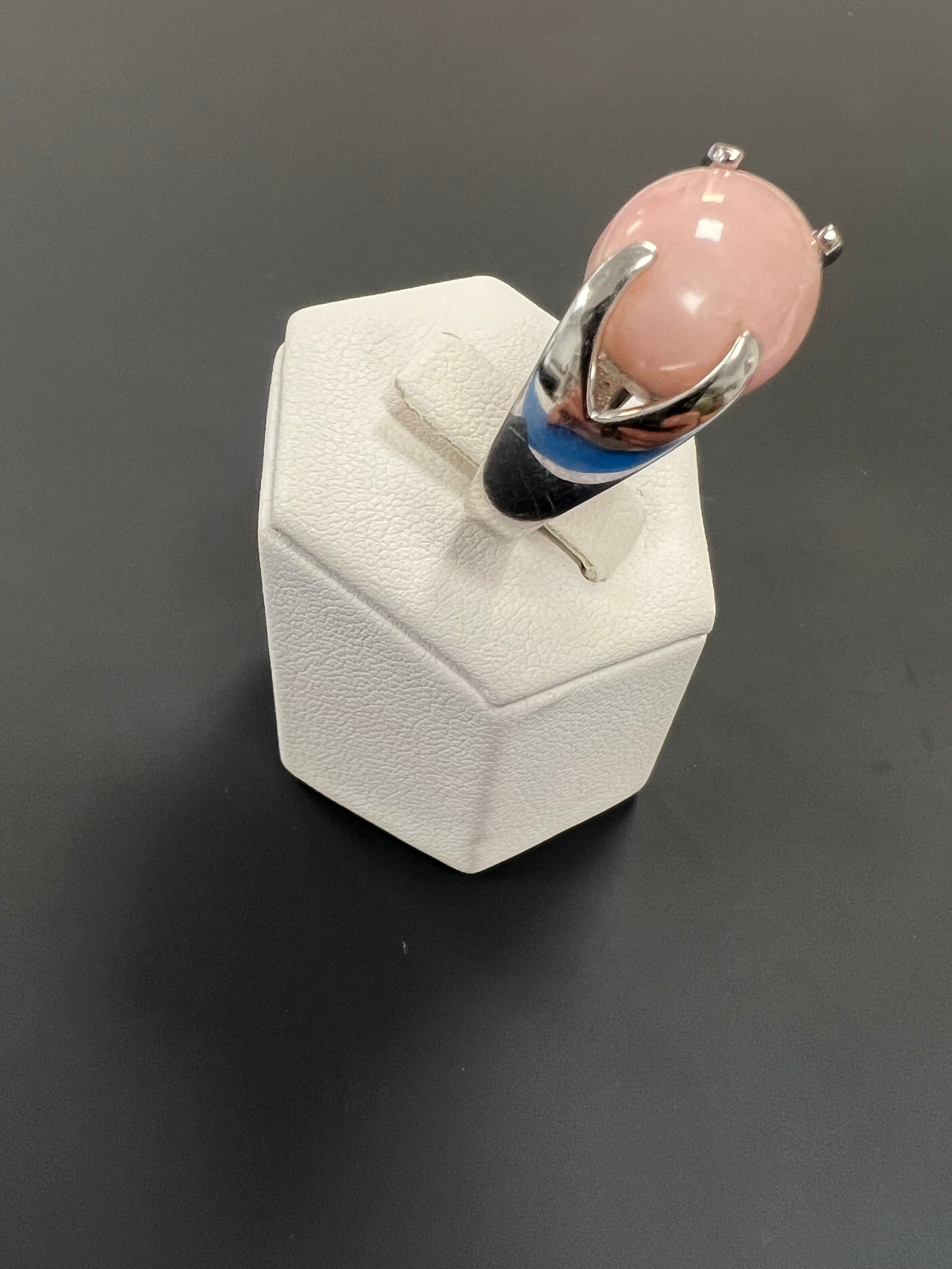 Sehr schöner Ring aus 925er Silber mit ovalem rosa Stein eingefasst