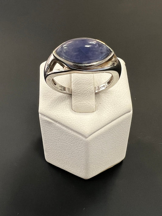 Sehr schöner Ring aus 925er Silber mit blauem Stein besetzt
