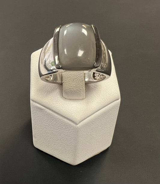 Sehr schöner Ring aus 925er Silber mit rauchgrauem Stein besetzt